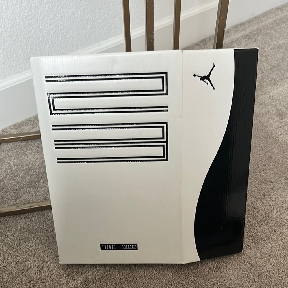 Air Jordan 11 Retro “Concord” shoe box 2011 Release